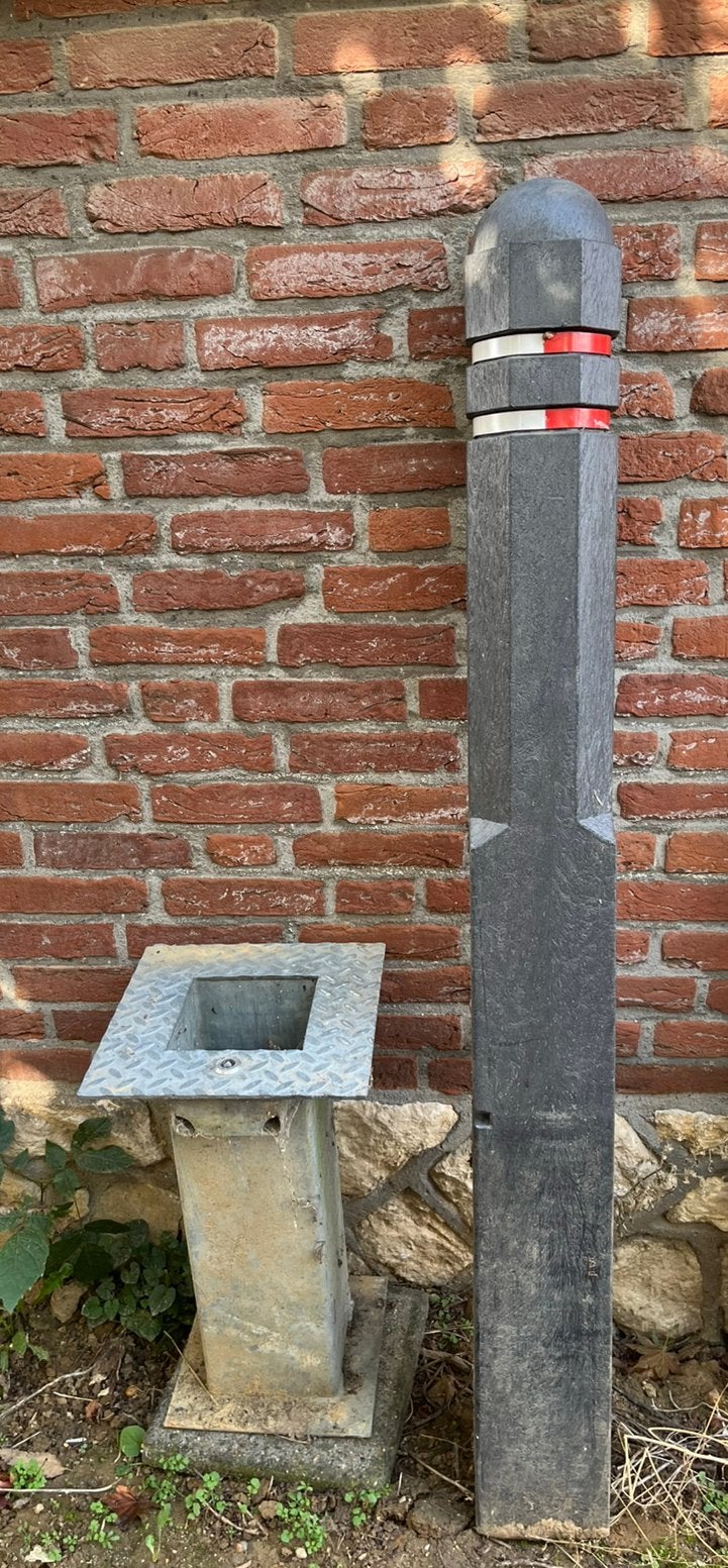 Parkeerplaatspaal met vergrendelbare houder, Ophalen, Zo goed als nieuw, Minder dan 180 cm, Palen