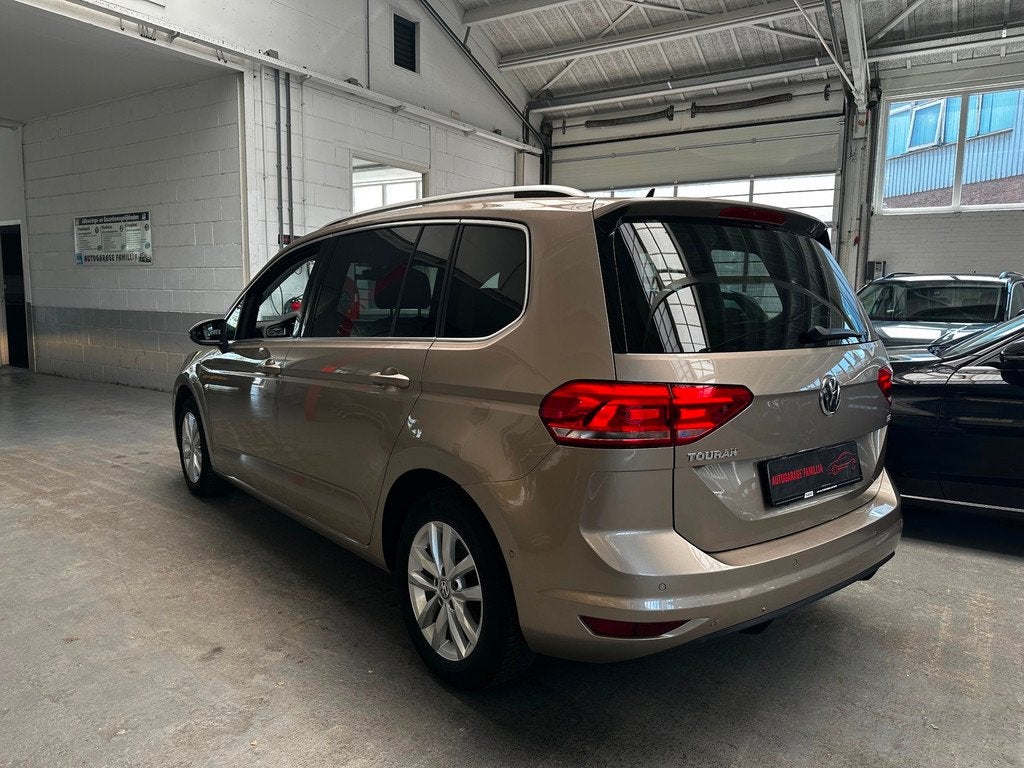 Volkswagen Touran 1.6 TDI SCR Highline, Gebruikt, Zwart, 4 cilinders, 116 pk