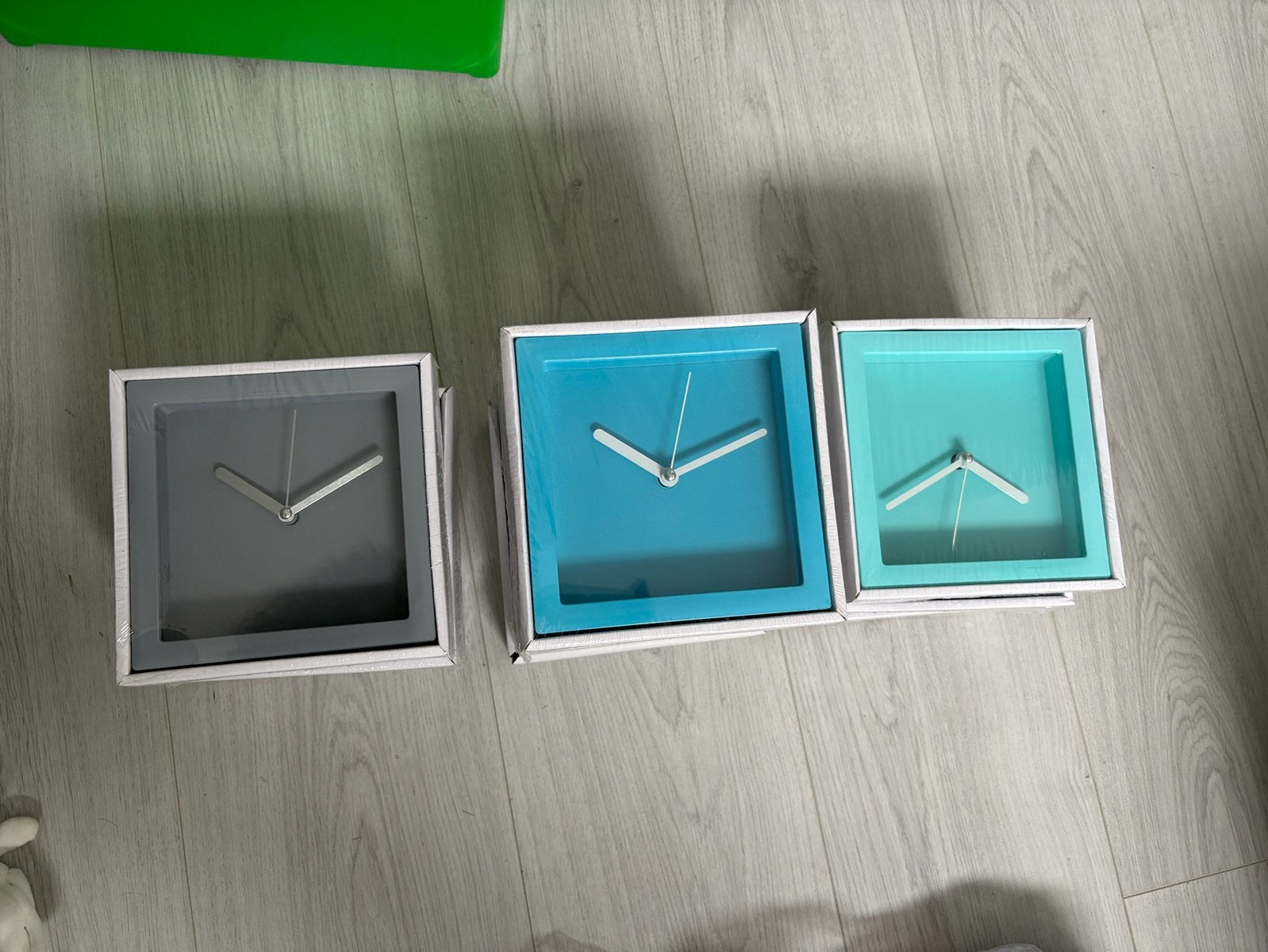 Klok 3 kleuren, Ophalen of Verzenden, Nieuw