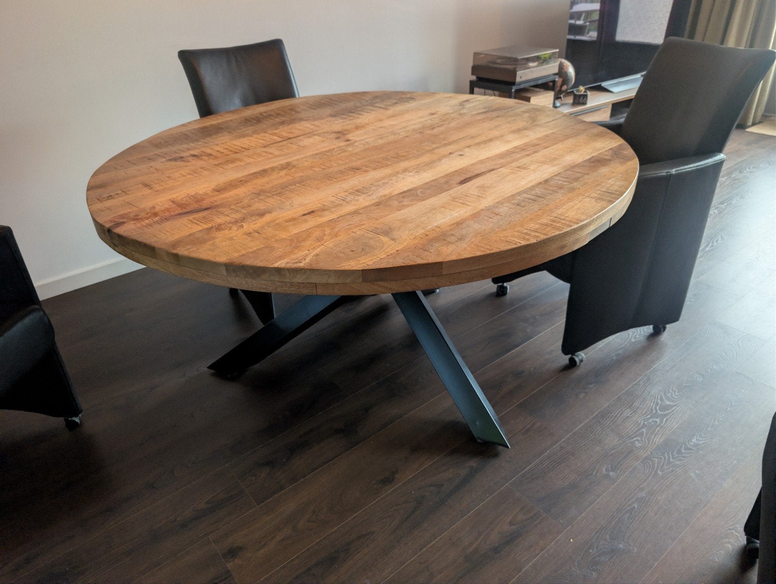 Prachtige ronde mangohouten eettafel (1.50m) incl. stoelen, Ophalen, Gebruikt, Rond, Vijf personen of meer