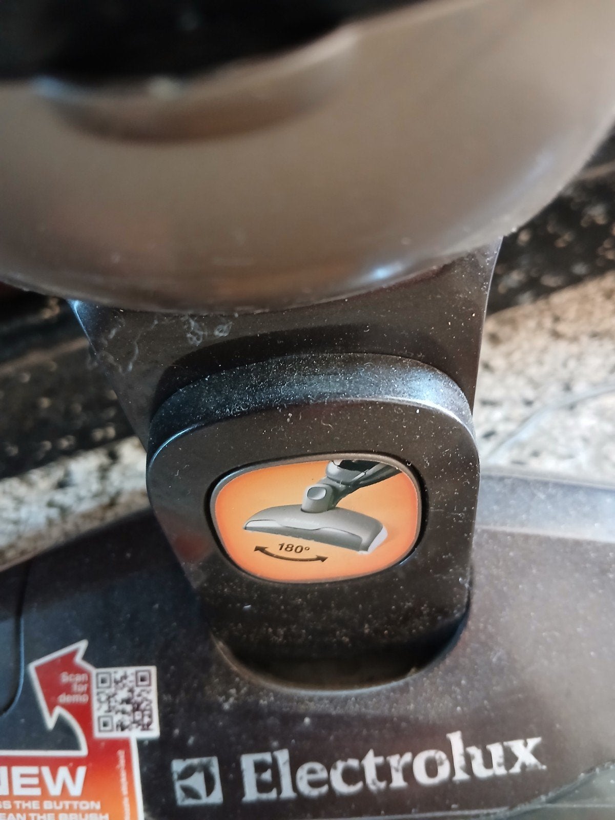 Steel stofzuiger inc kruimeldief, Ophalen