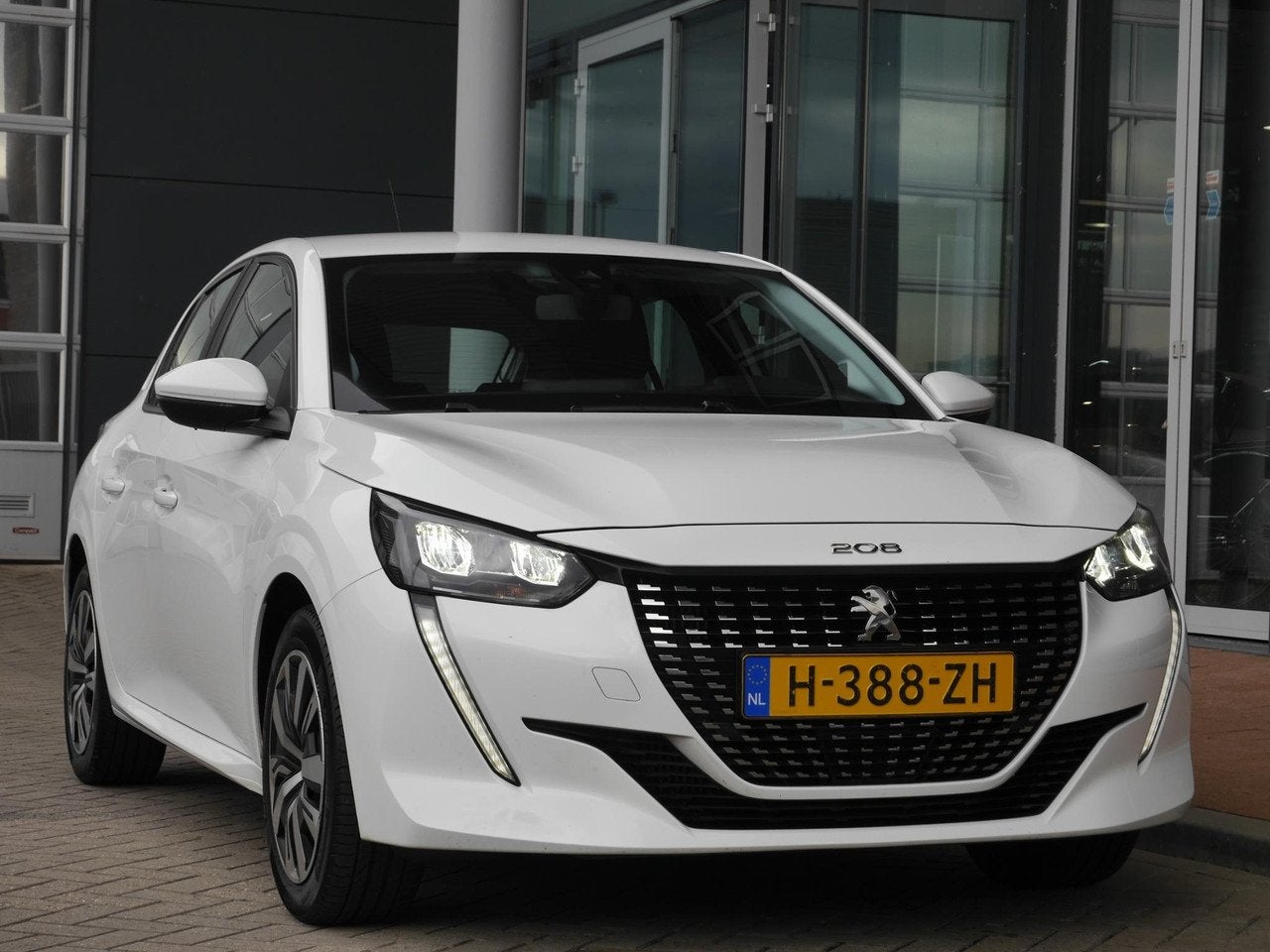 Peugeot 208 1.2 PureTech Active | CarPlay | Parkeersensoren, Auto's, Gebruikt, 49 €/maand, 102 pk, Handgeschakeld