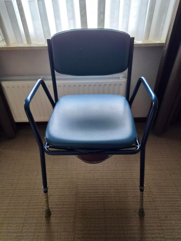 Toiletstoel, postoel  met vaste armsteunen Days 521A, Ophalen, Zo goed als nieuw