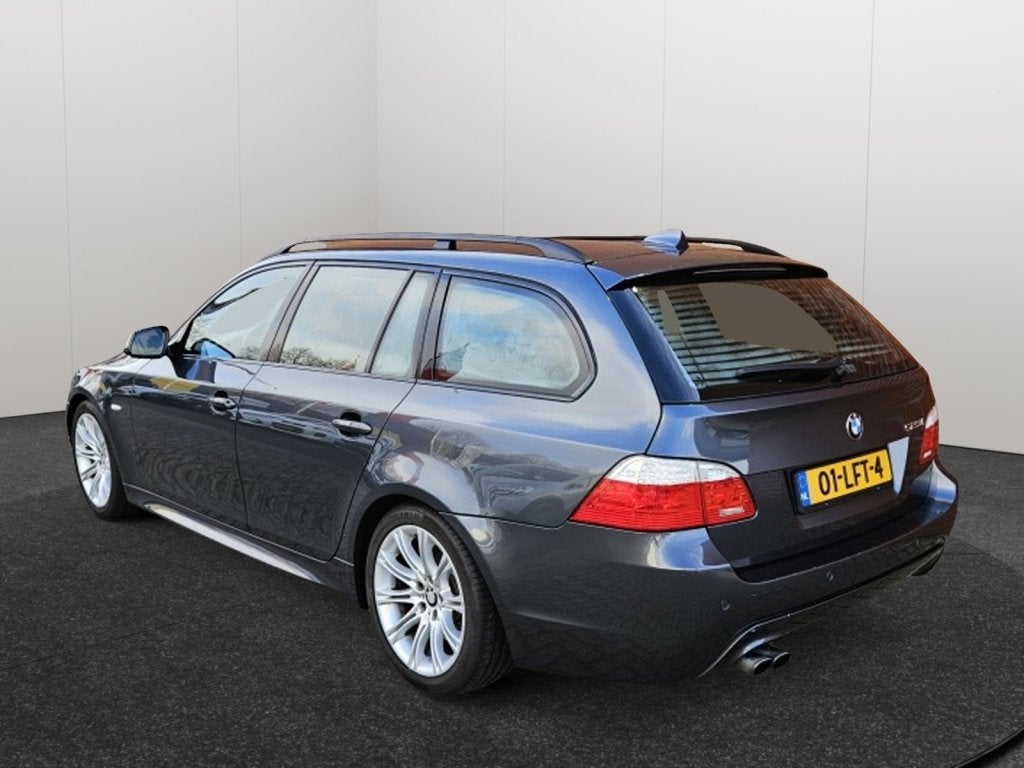 BMW 5 Serie Touring 523i Business Sport Automaat Leder Clima, Auto's, BMW, Achterwielaandrijving, 93 €/maand, Euro 4, Zilver of Grijs