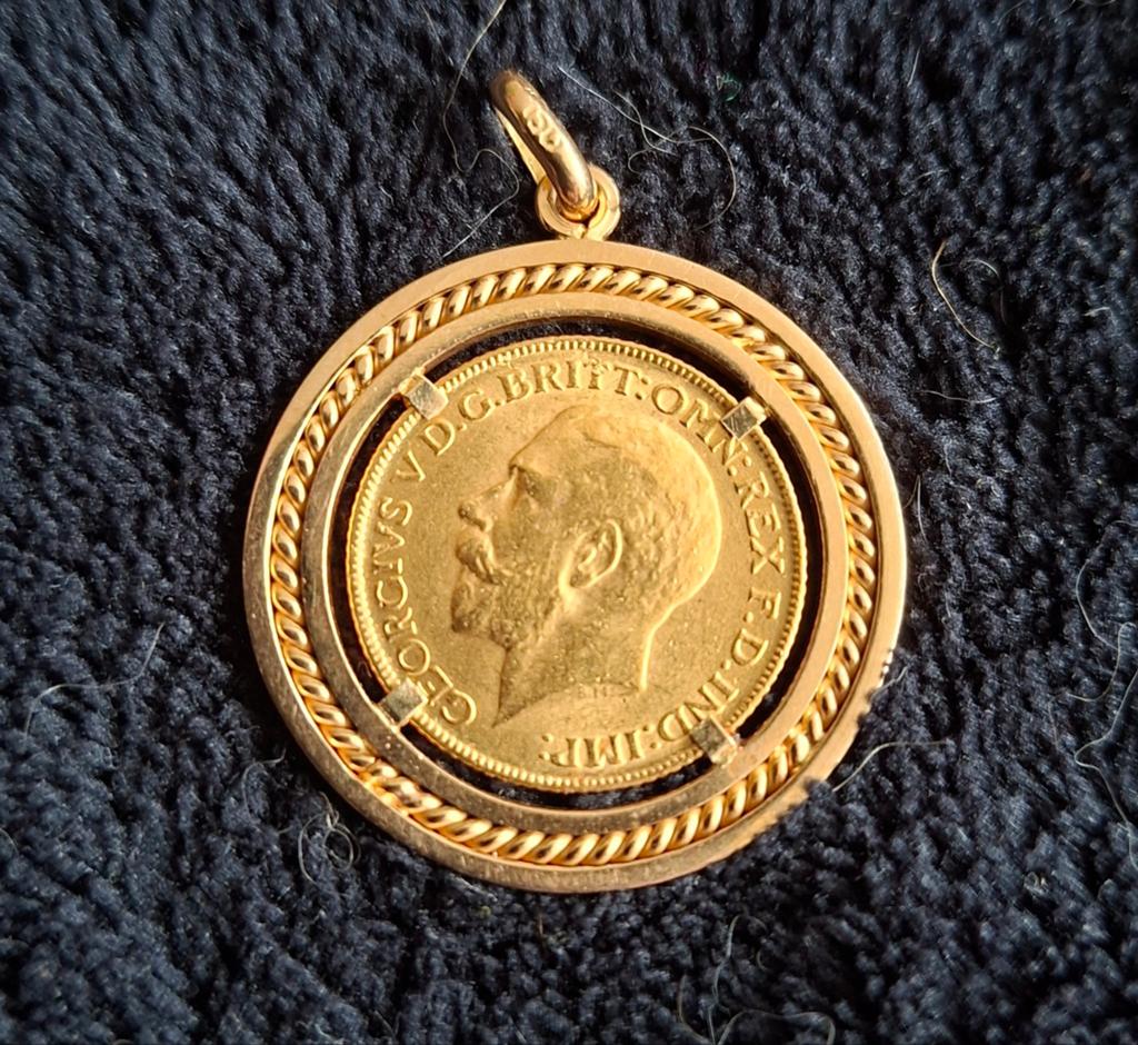 Gouden hanger met munt - George V Sovereign 1928, Met hanger, Ophalen of Verzenden, Zo goed als nieuw, Goud
