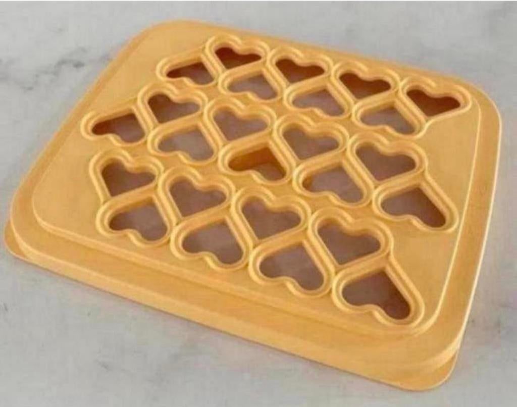 Tupperware hapjes/ravioli maker hartvorm als NIEUW, Ophalen of Verzenden, Zo goed als nieuw, Geel, Overige typen