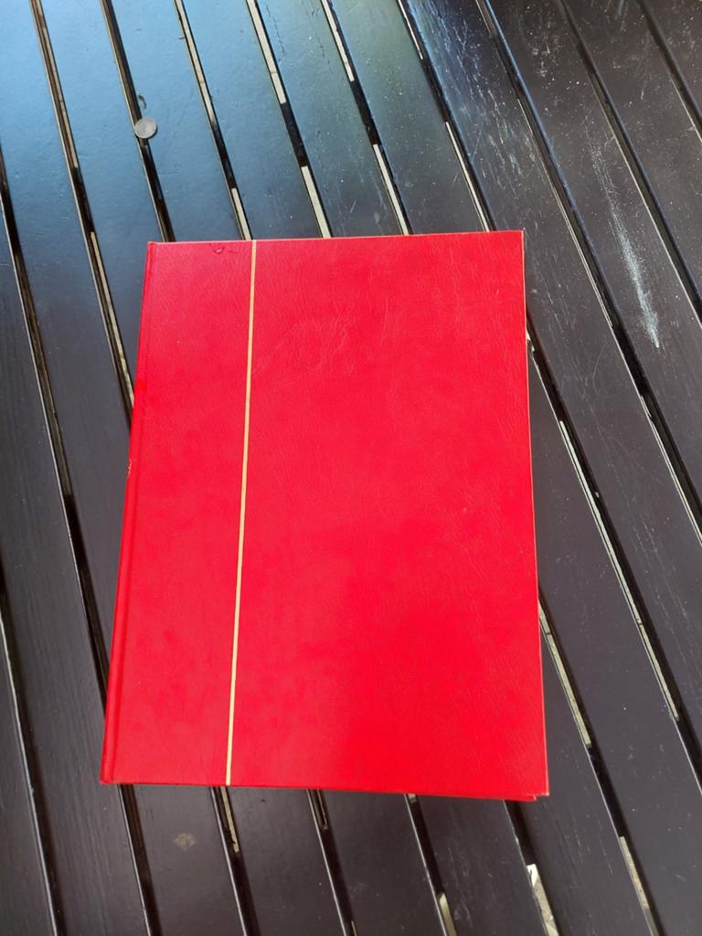 Postzegelverzameling Sovjet-Unie in rood album, Ophalen of Verzenden, Na 1940, Gestempeld