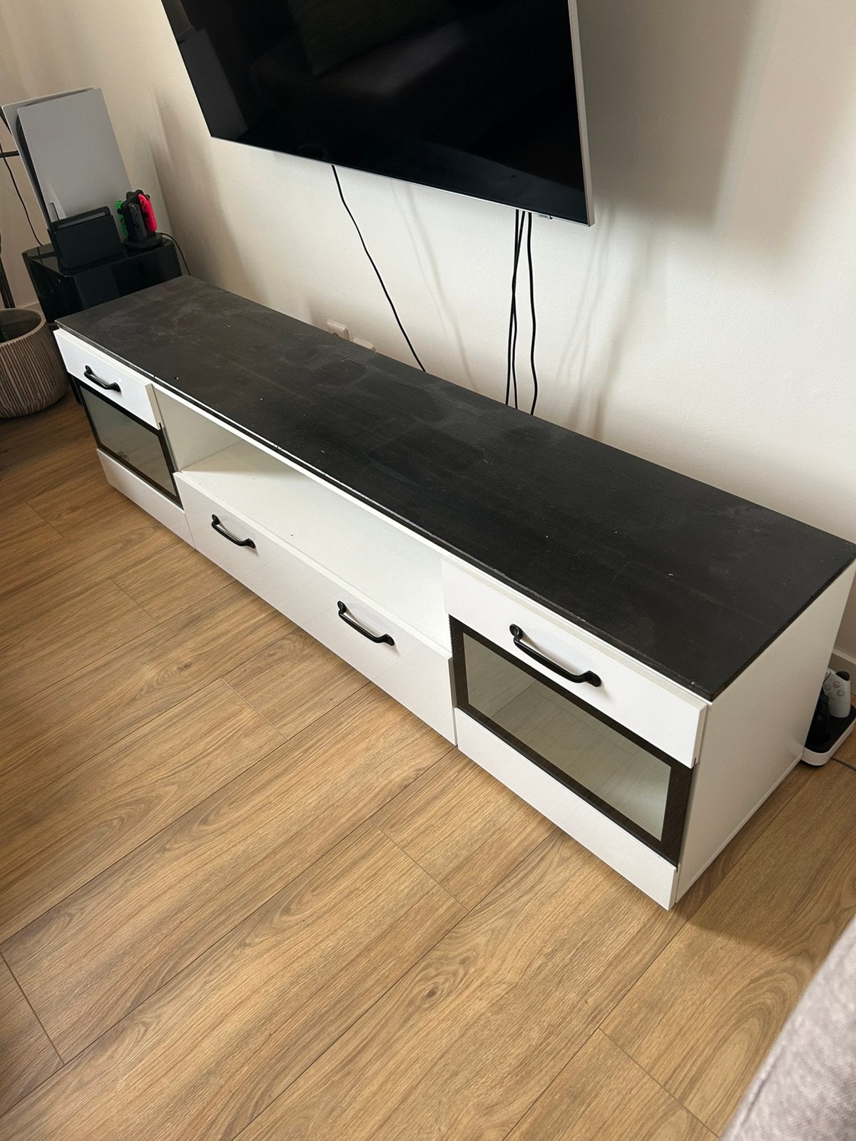 Bezorging mogelijk- wit zwart tv meubel met glazen deurtjes, Ophalen, 150 tot 200 cm, Zo goed als nieuw, Minder dan 100 cm