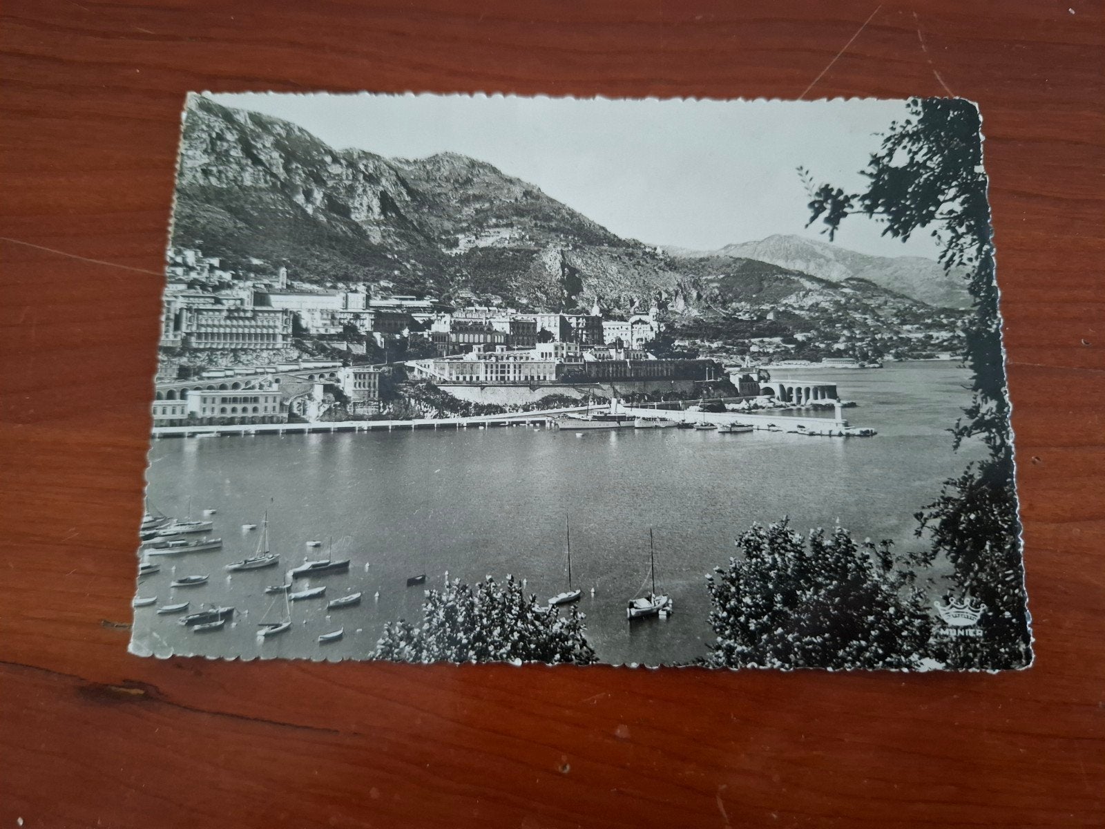 Monaco Panorama Ansichtkaart met Postzegels (ca. 1950), Ophalen of Verzenden, 1940 tot 1960, Gelopen, Overig Europa