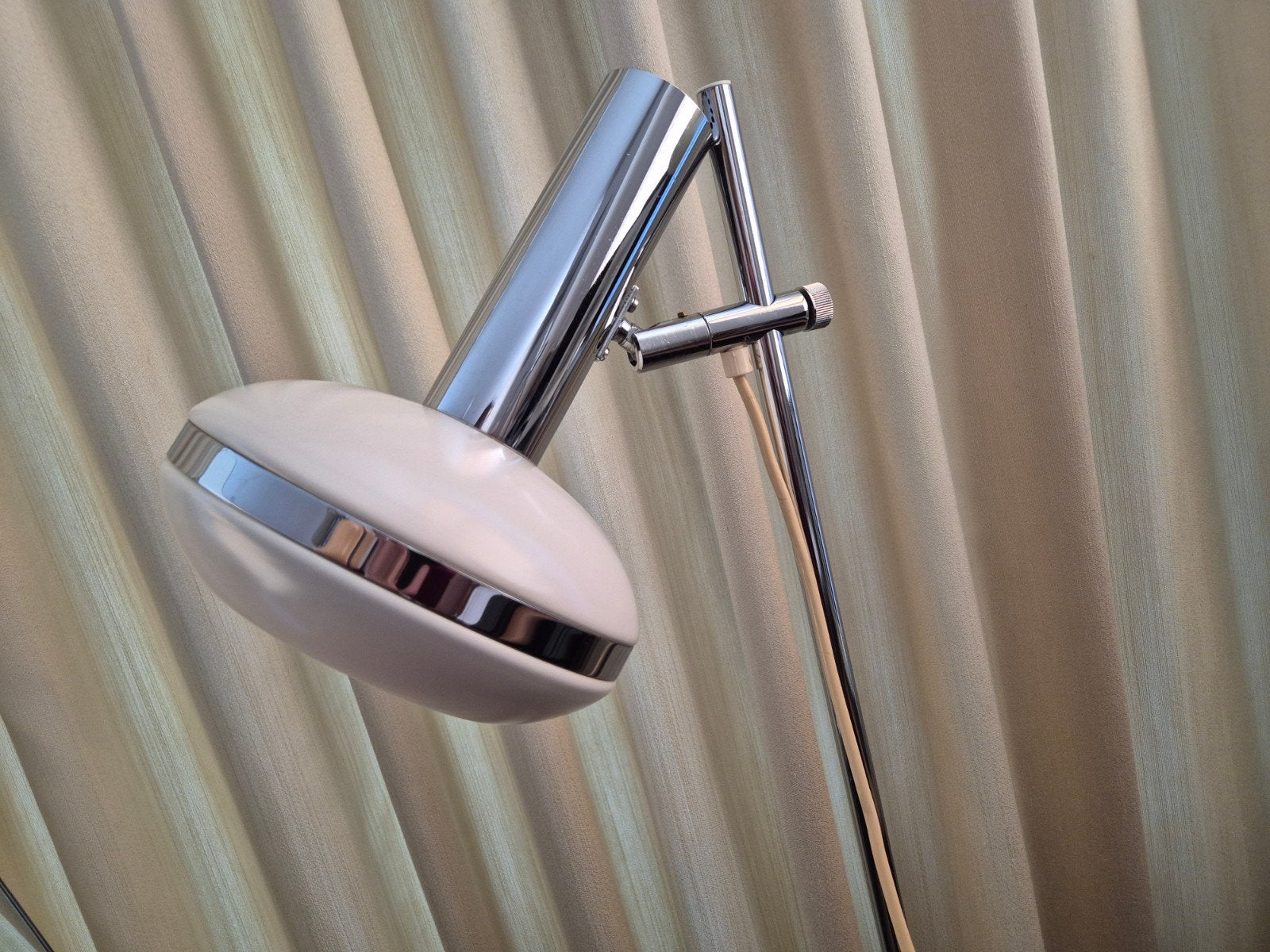 Stijlvolle vloerlamp met verstelbare kop, Gebruikt, 100 tot 150 cm, Modern, Tijdloos, Metaal