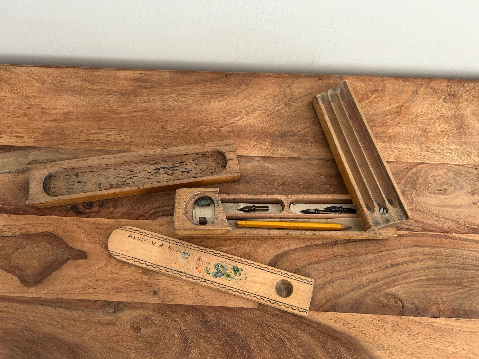 Antieke Houten Pennendoos met Inktpennen en Potlood, Ophalen of Verzenden