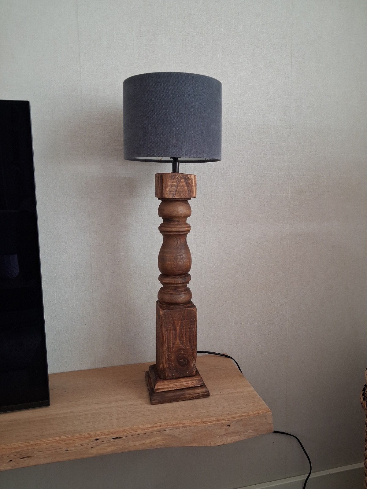 Houten tafellamp met grijze kap - Zo goed als nieuw, Landelijk, Robuust, Sfeervol, Zo goed als nieuw, Minder dan 100 cm, E27 (groot)
