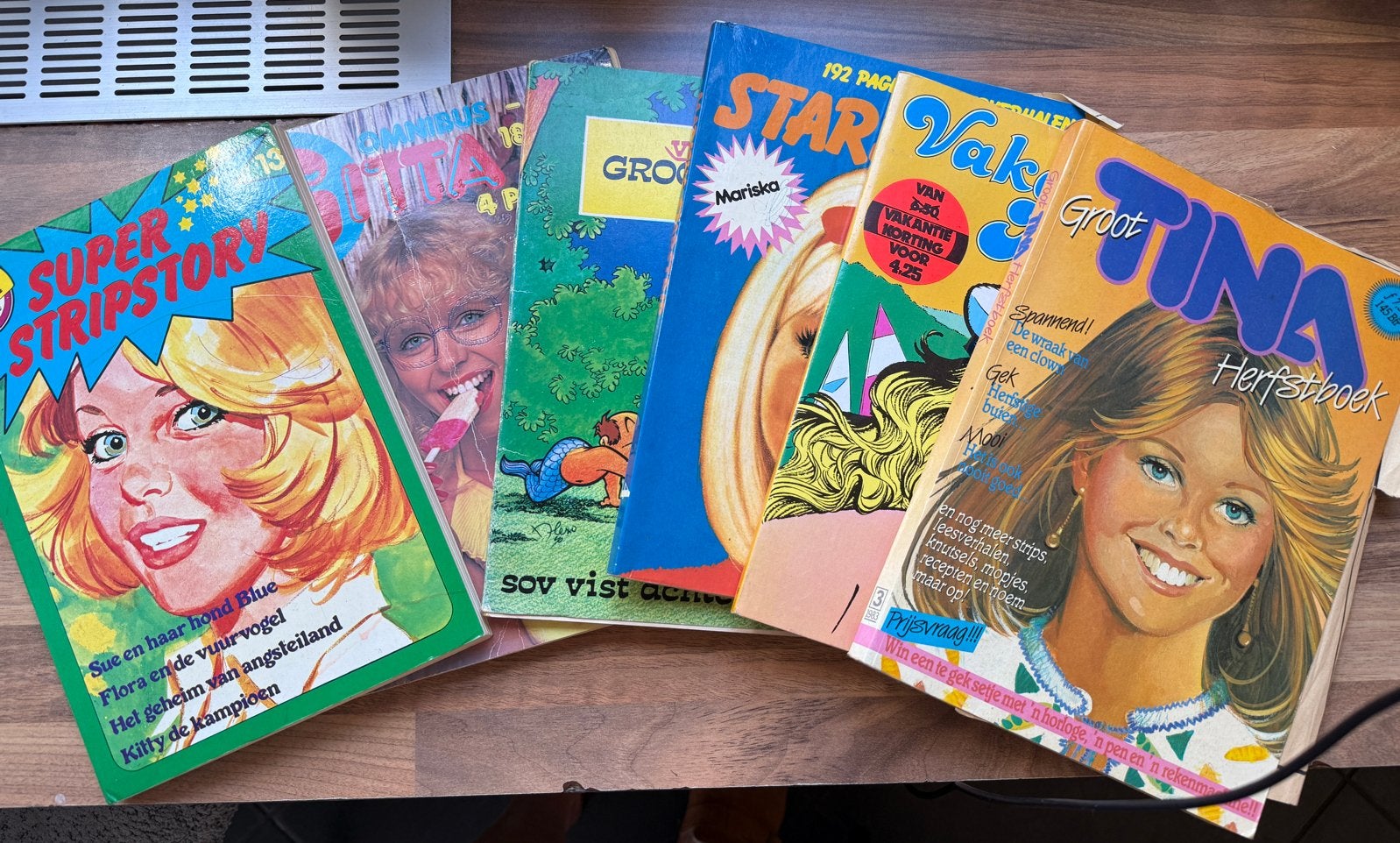Diverse stripboeken en vakantieboeken: oa Debbie en Tina, Boeken, Meerdere stripboeken, Ophalen of Verzenden, Gelezen