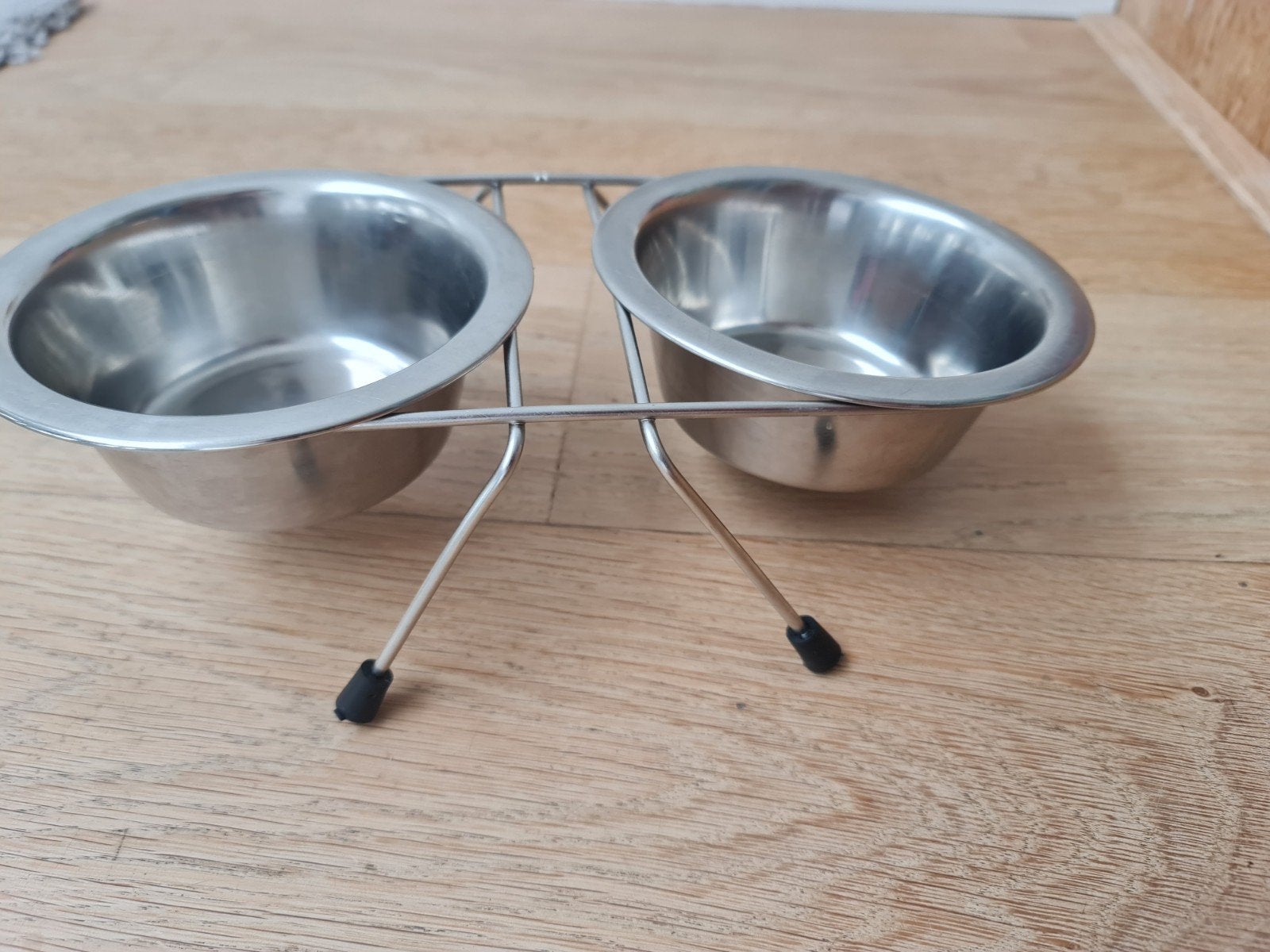 voerbakje kleine hond of pup, Ophalen, Zo goed als nieuw