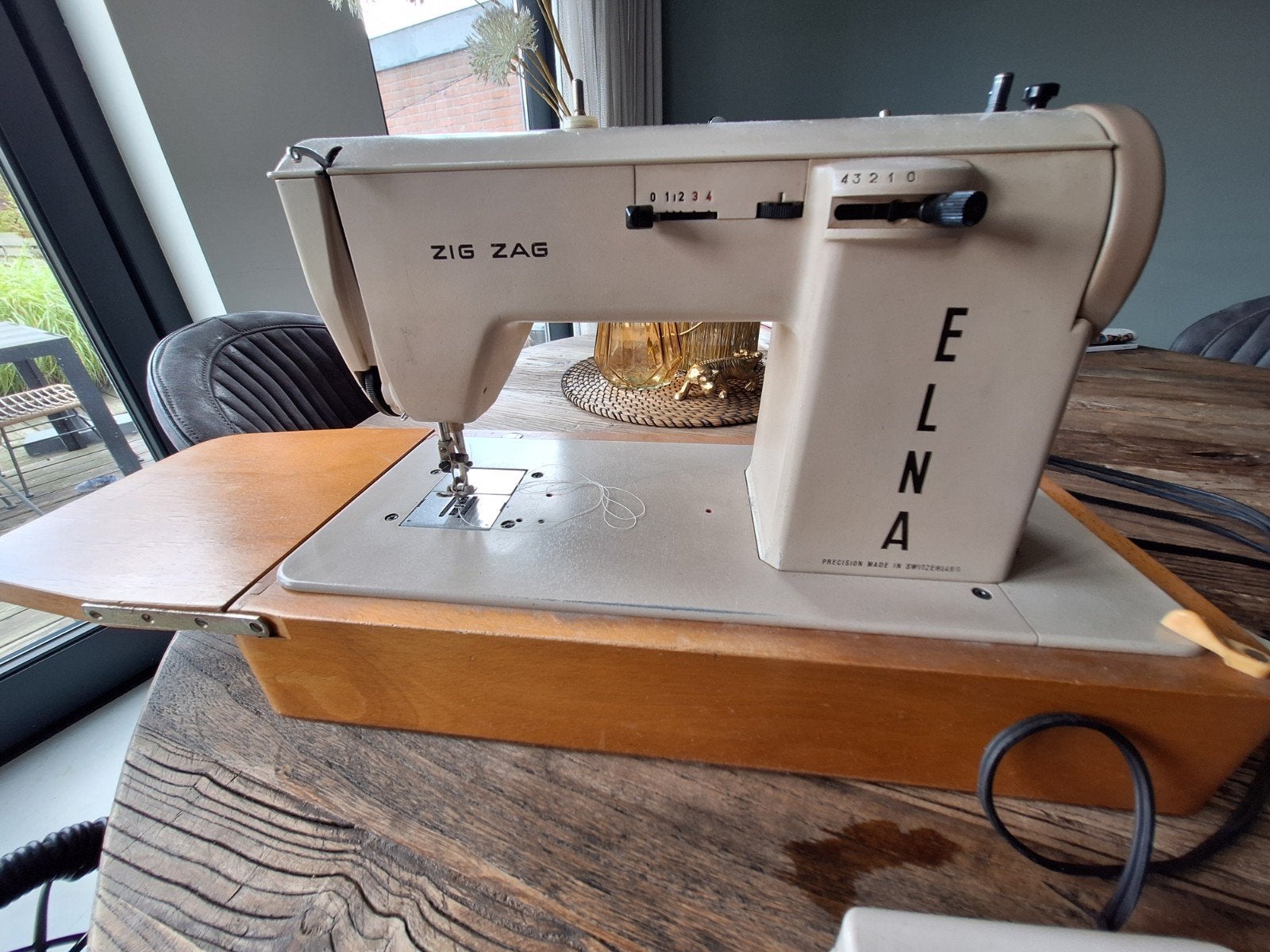 Elna Zig Zag naaimachine voor onderdelen, Hobby en Vrije tijd, Naaimachines en Toebehoren, Ophalen