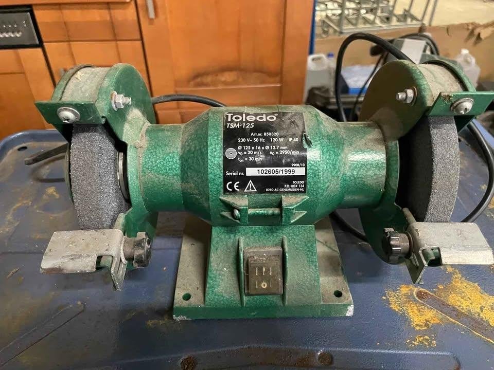 Toledo elektrische slijpsteen, Doe-het-zelf en Verbouw, Ophalen, Gebruikt, Minder dan 700 watt, Werkbankslijpmachine