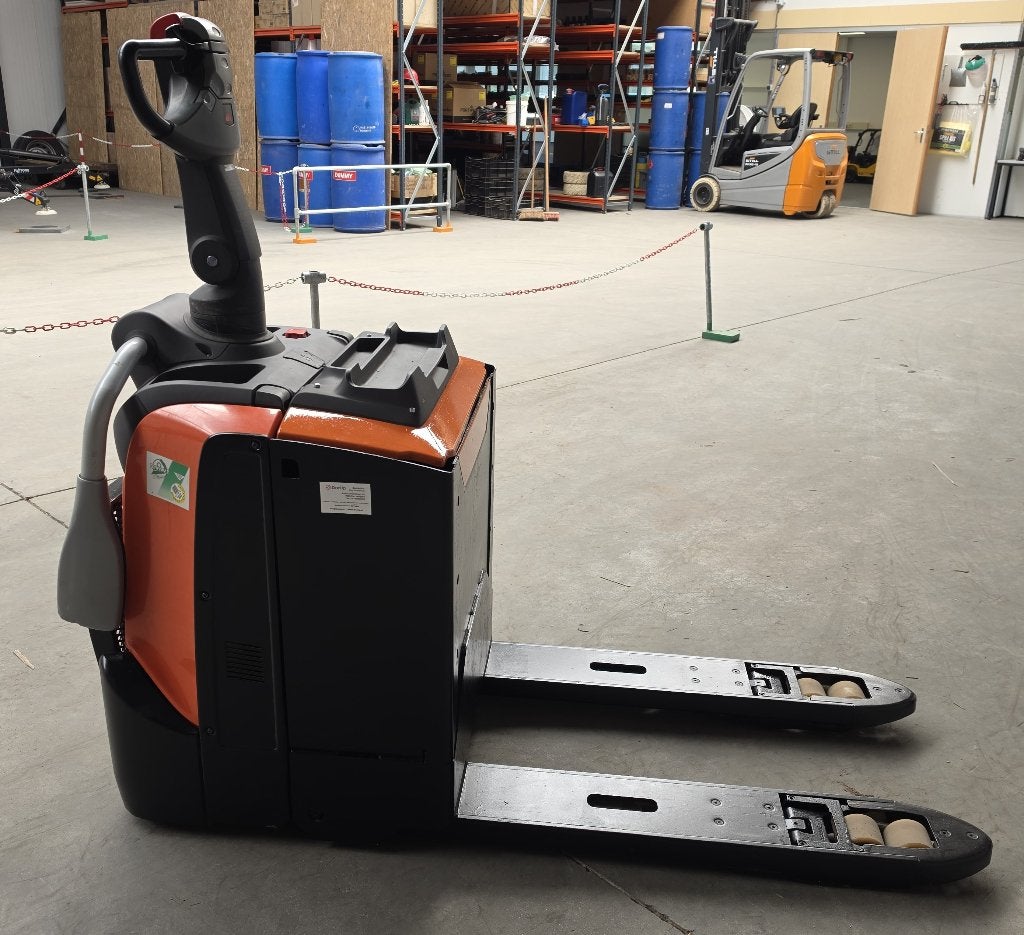 BT LPE200 (2014) Meerijdende palletwagen, TOYOTA BT, Frankeneng Ede, 1000 tot 2000 kg, BT