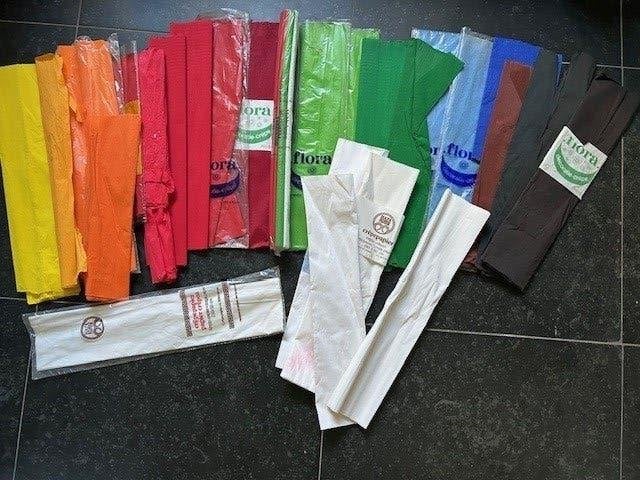 Crêpe papier in verpakking allerlei kleuren! 250-50cm, Ophalen of Verzenden, Nieuw, Meerkleurig, Knutselmateriaal
