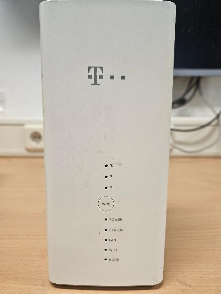 Huawei / T-Mobile B618S-22D 4G Router, Ophalen of Verzenden, Gebruikt, Router met modem, Zyxel & Huawei
