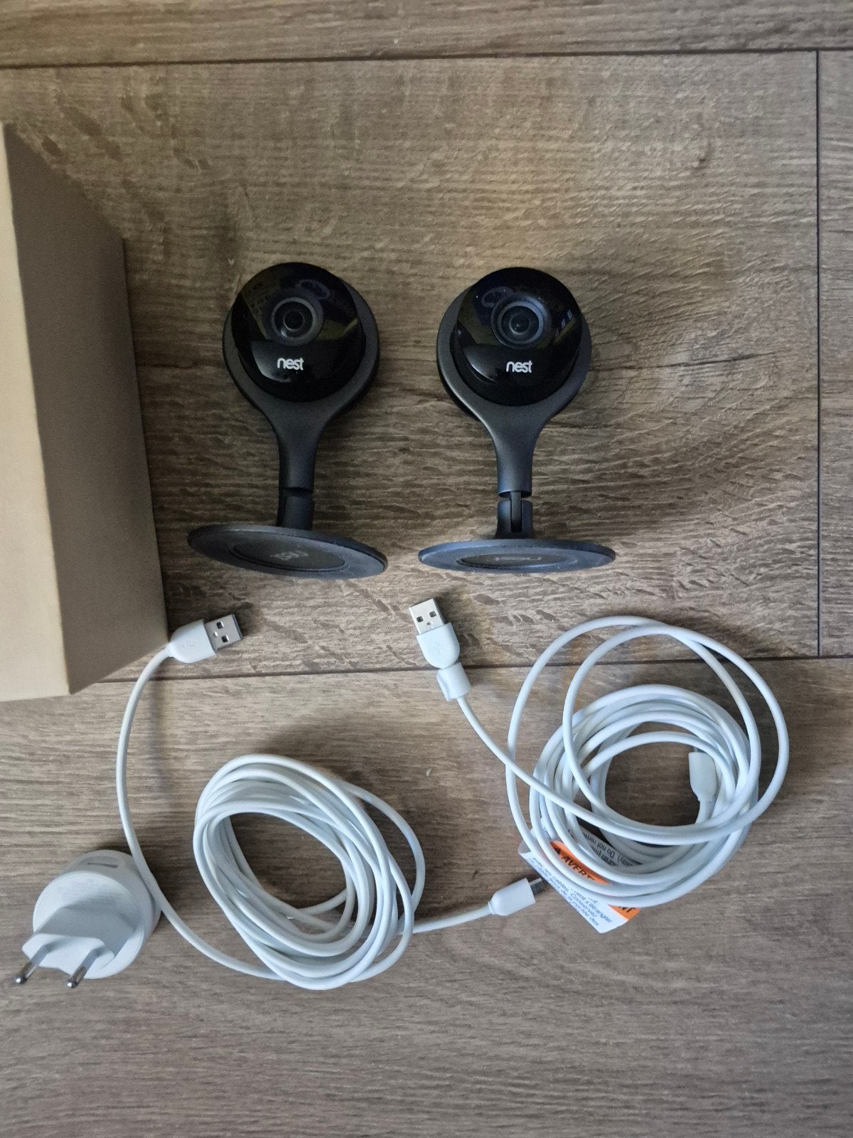 2x Nest Cam Indoor beveiligingscamera's - één stekker kwijt, Ophalen, Gebruikt, Binnencamera