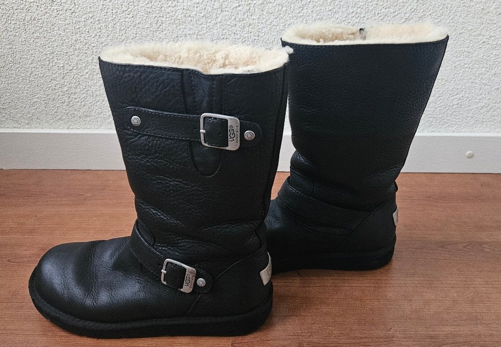 Weinig gedragen, Zwart leren UGG's model Kensington, maat 38, Kleding | Dames, Schoenen, Zwart, Lage of Enkellaarzen, Ophalen of Verzenden
