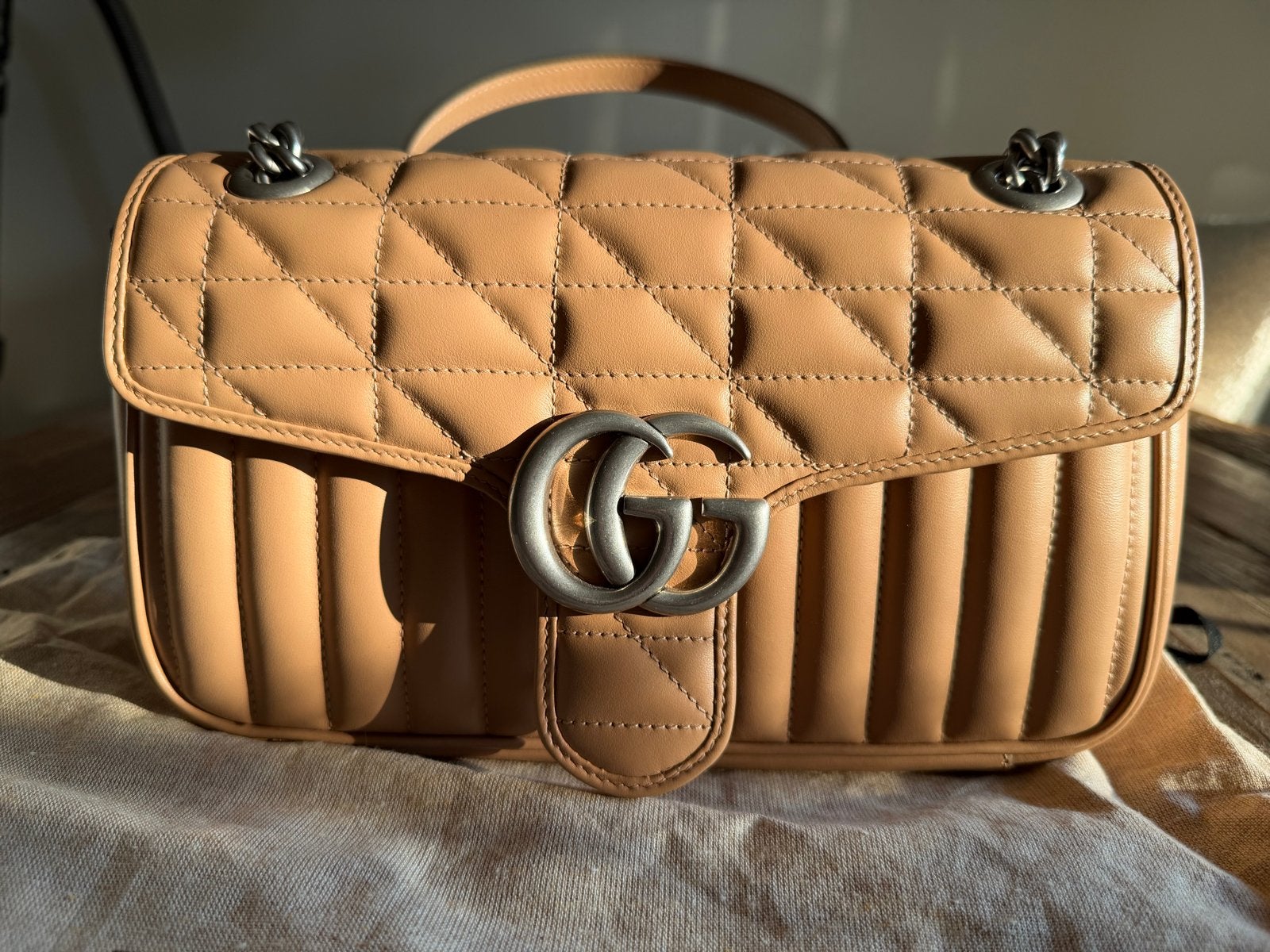 Originele Gucci Marmont tas - Zo goed als nieuw, Ophalen of Verzenden, Zo goed als nieuw, Beige, Schoudertasje