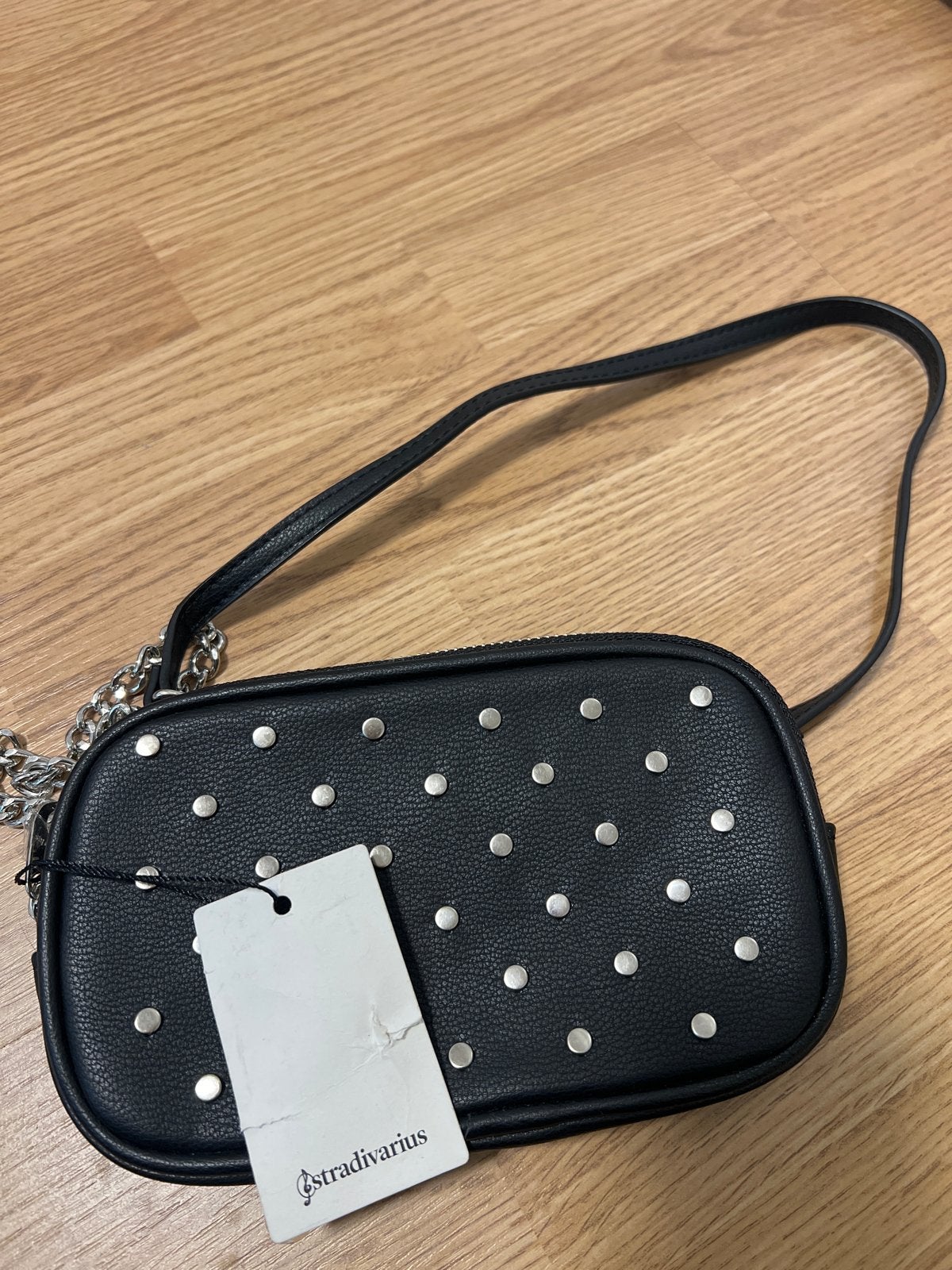Stradivarius Zwart Schoudertasje met Studs - Nieuw, Ophalen of Verzenden, Nieuw, Zwart, Schoudertasje