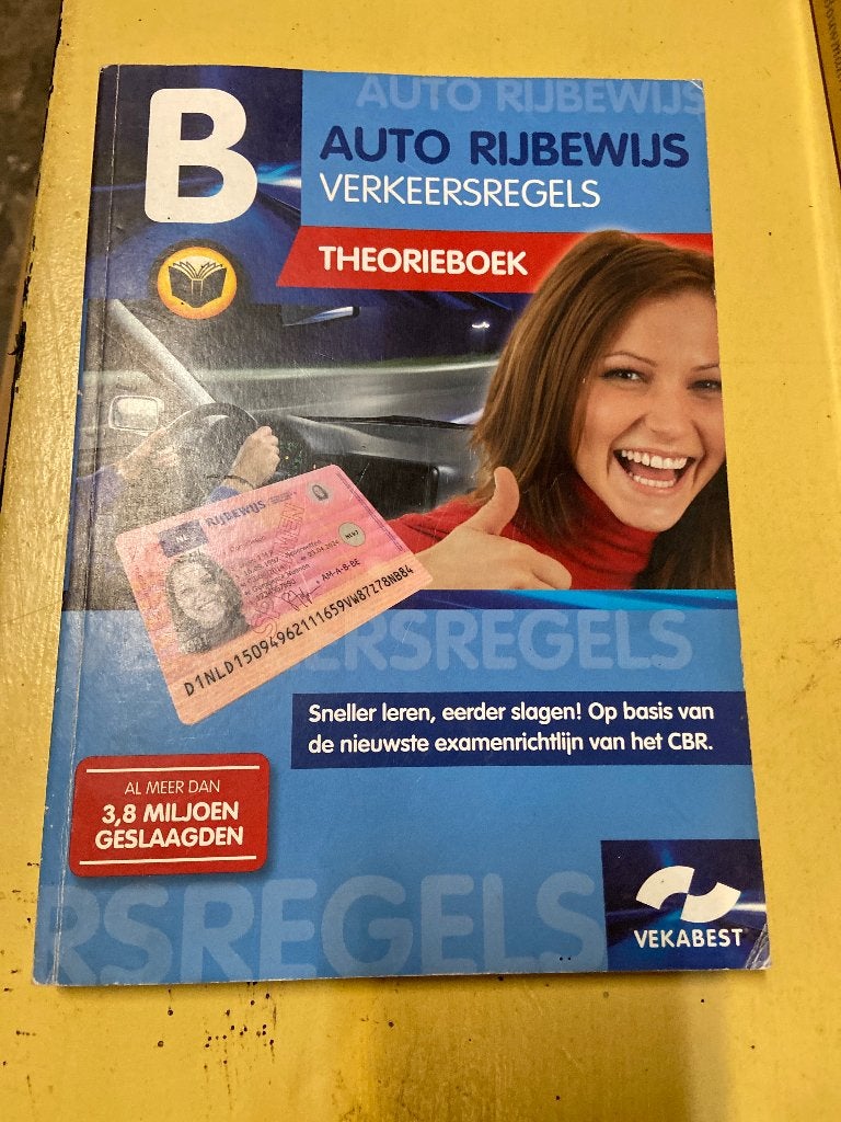 Auto Rijbewijs B Theorieboek Verkeersregels - VekaBest, Boeken, Gelezen, Niet van toepassing, Ophalen of Verzenden, VekaBest