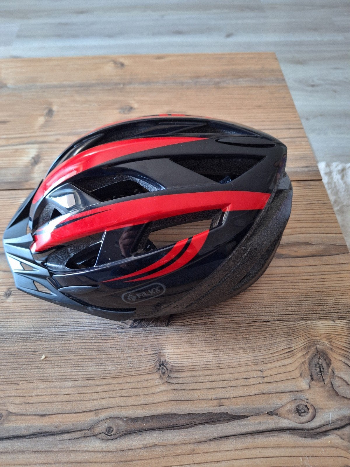 Fietshelm Zwart/Rood - FALXX, Fietsen en Brommers, Fietsaccessoires | Fietshelmen, Ophalen, Gebruikt, Overige maten, FALXX