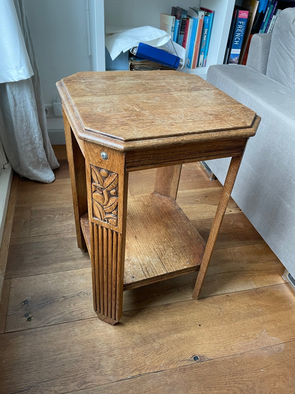 Antieke Franse Art Deco bijzettafel met houtsnijwerk, Antiek en Kunst, Ophalen