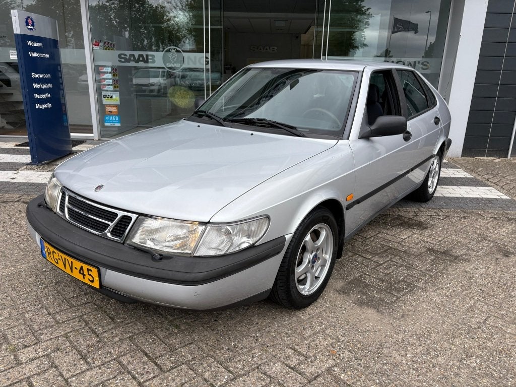 Saab 900 5-deurs 2.0i 900, Voorwielaandrijving, 1998 cc, Stof, Zwart