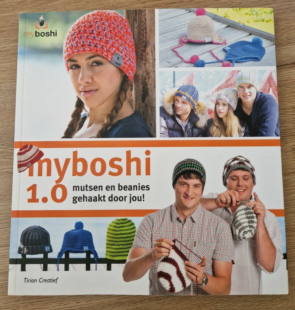 Haakboek: Myboshi1.0, mutsen en beanies, zgan a, Ophalen of Verzenden, Zo goed als nieuw, Haken, Patroon of Boek