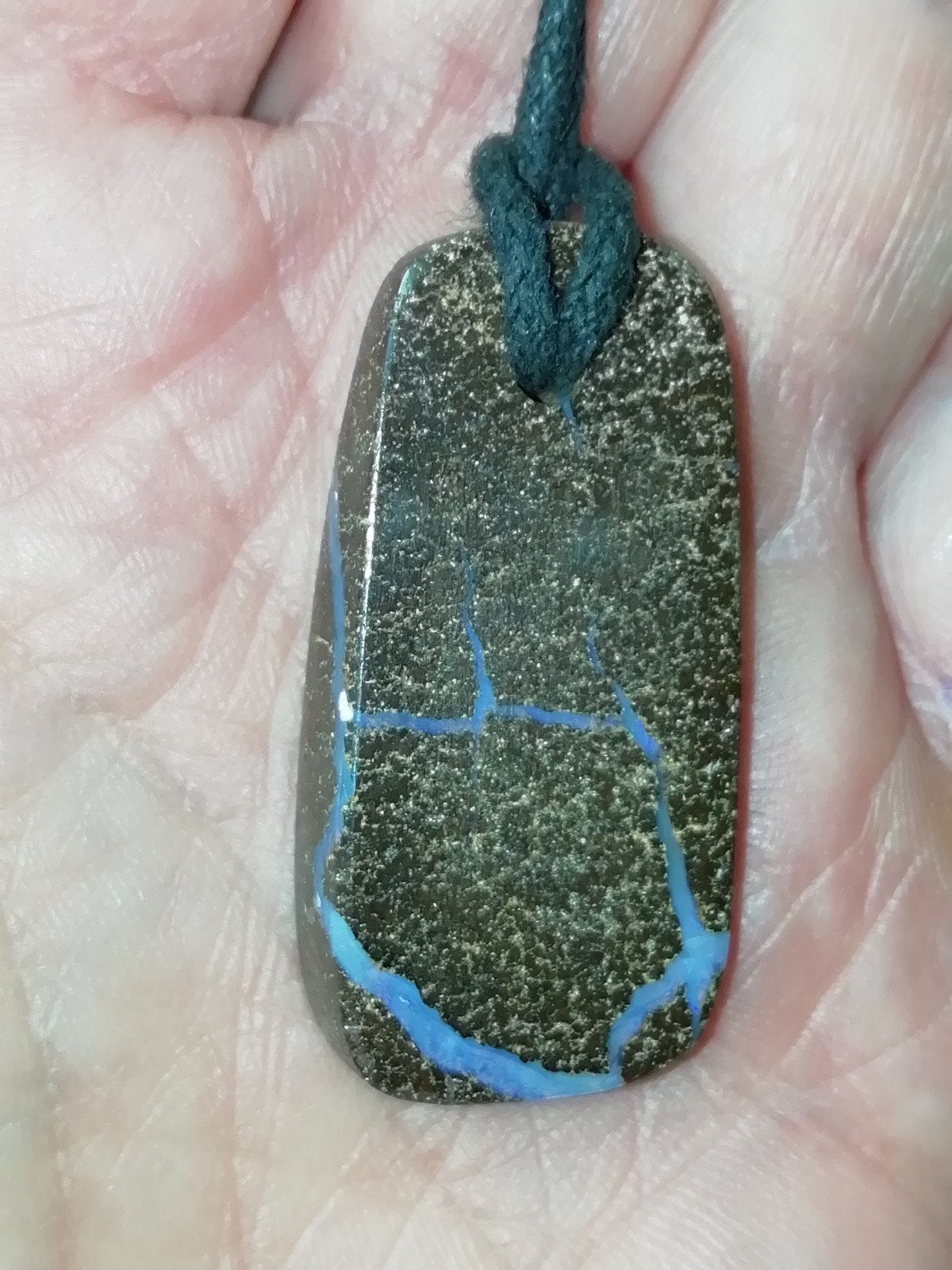 Boulder opaal hanger, Sieraden, Tassen en Uiterlijk, Edelstenen, Ophalen of Verzenden, Nieuw