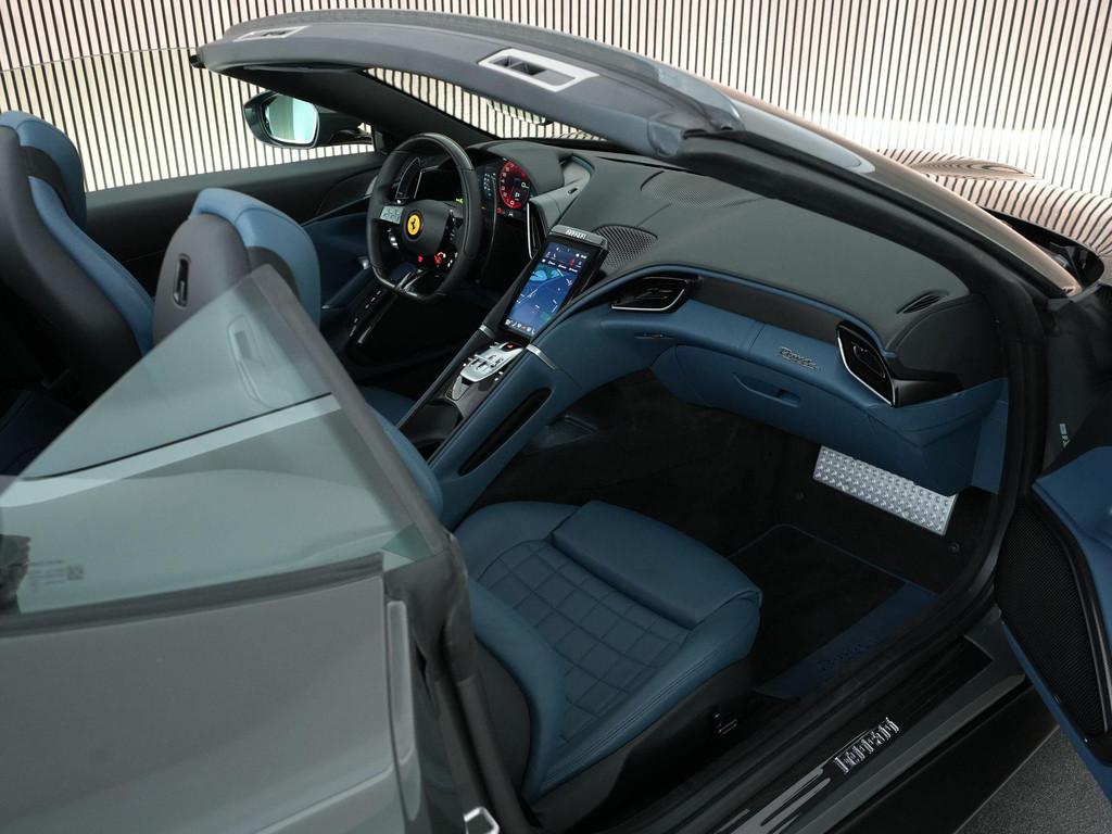 Ferrari Roma Spider 3.9 V8 |BTW|PPF|Grigio Scuro|360 camera|, Automaat, Gebruikt, Cabriolet, 4 stoelen