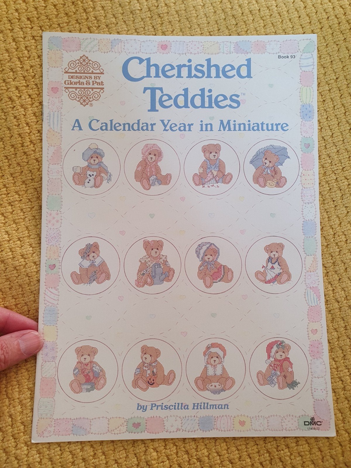Cherished Teddies: A Calendar Year in Miniature" borduurboek, Verzenden, Zo goed als nieuw, Patroon