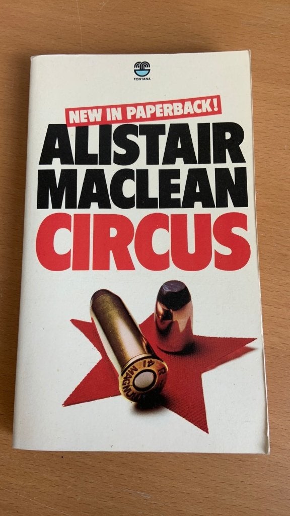 Circus - Alistair MacLean, Ophalen of Verzenden, Zo goed als nieuw