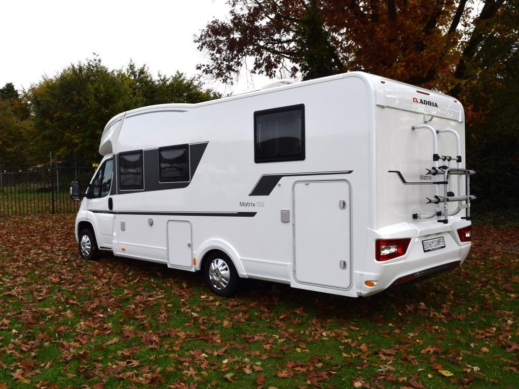 Adria Matrix Axess 670 SC Queensbed Hefbed 2018 XL Garage, Caravans en Kamperen, Campers, Ringverwarming, Bedrijf, Adria, 7 tot 8 meter