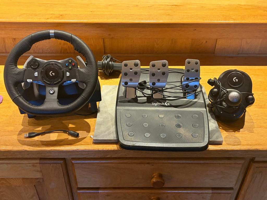 Logitech G920 Driving Force Racing Wheel voor Xbox/PC, Spelcomputers en Games, Spelcomputers | Xbox | Accessoires, Ophalen, Zo goed als nieuw