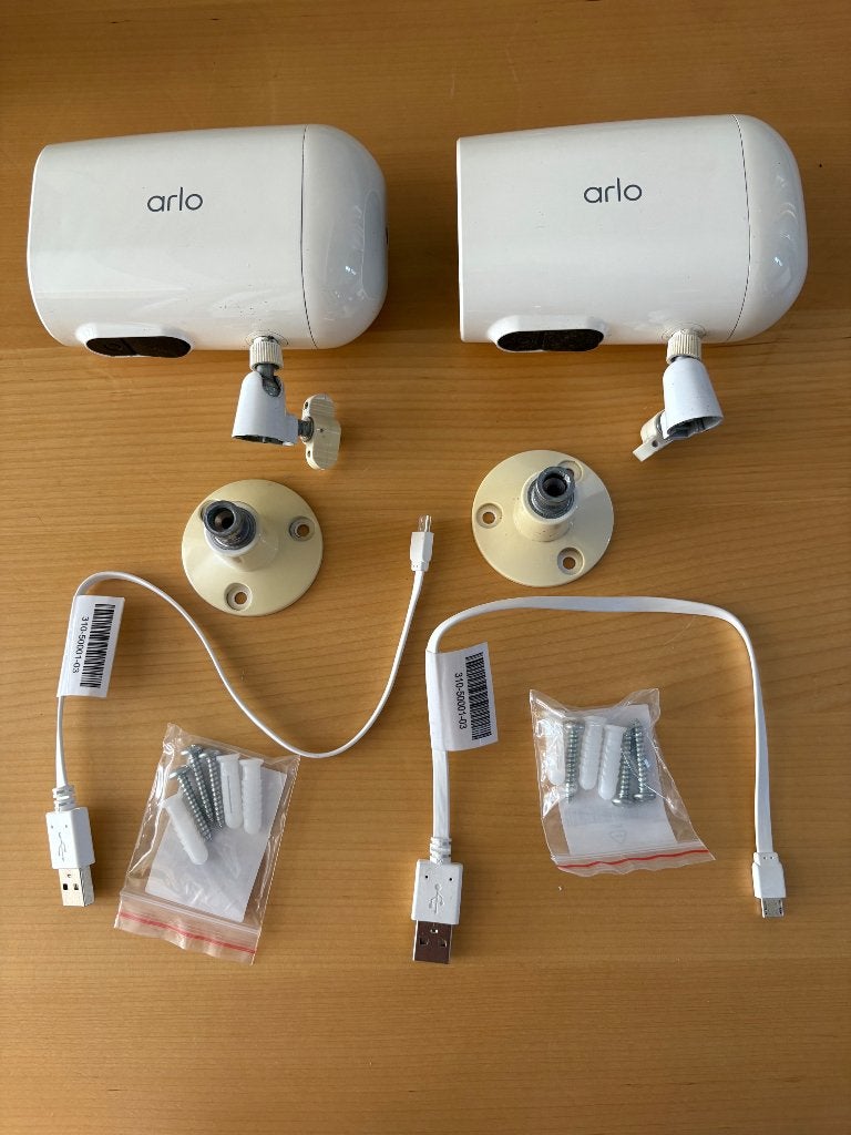 Arlo beveiligings camera’s binnen en buiten, Ophalen, Gebruikt
