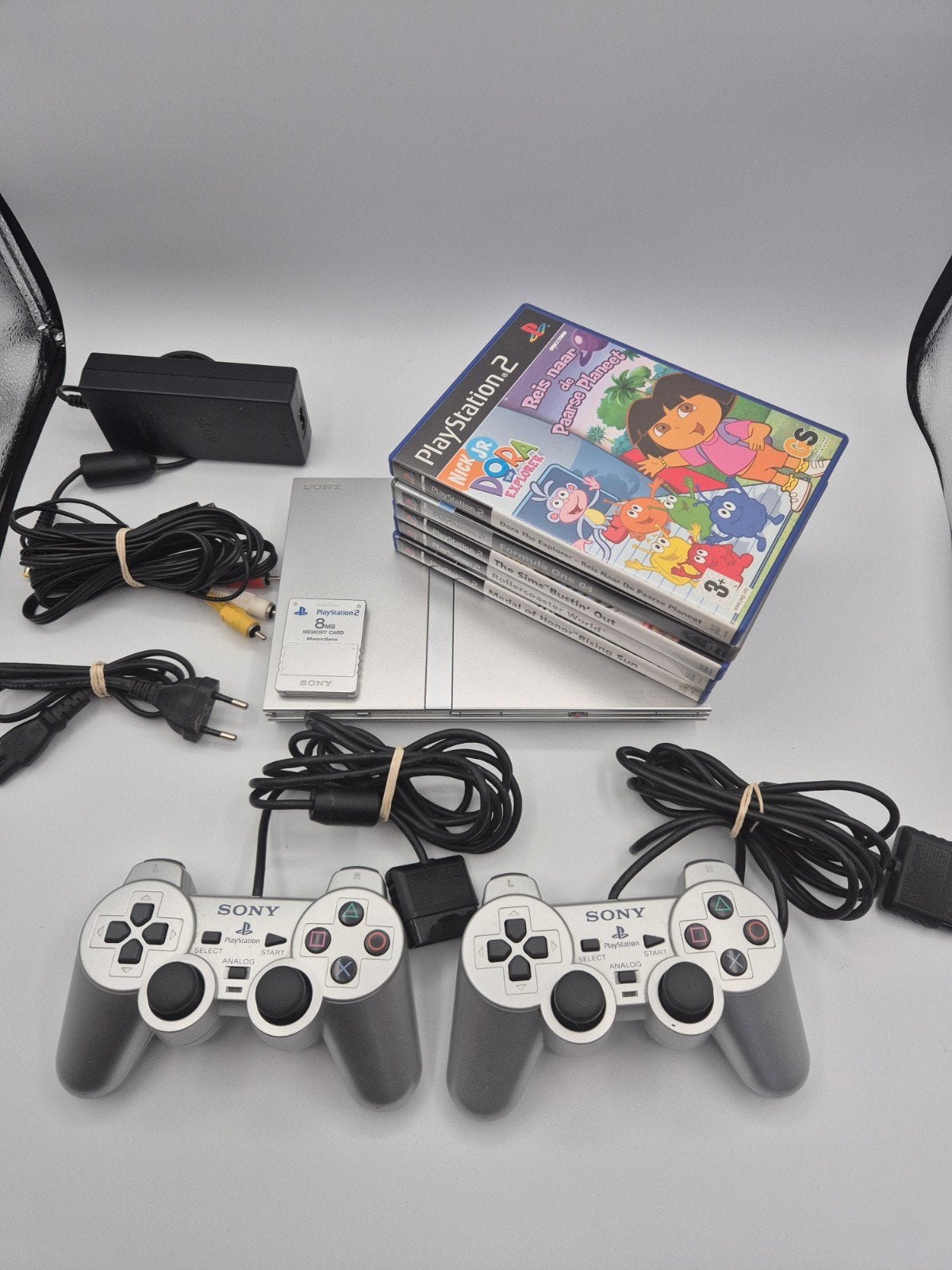 Sony PlayStation 2 Slim met 2 controllers en games, Spelcomputers en Games, Spelcomputers | Sony PlayStation 2, Met 2 controllers