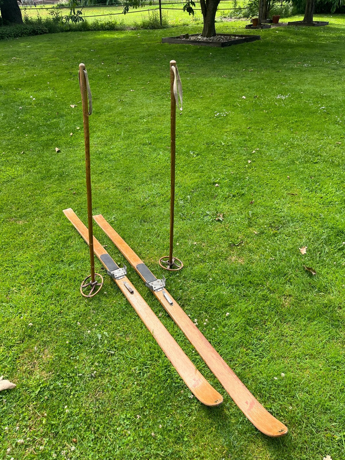 Houten vintage ski's met stokken - decoratie, Ophalen