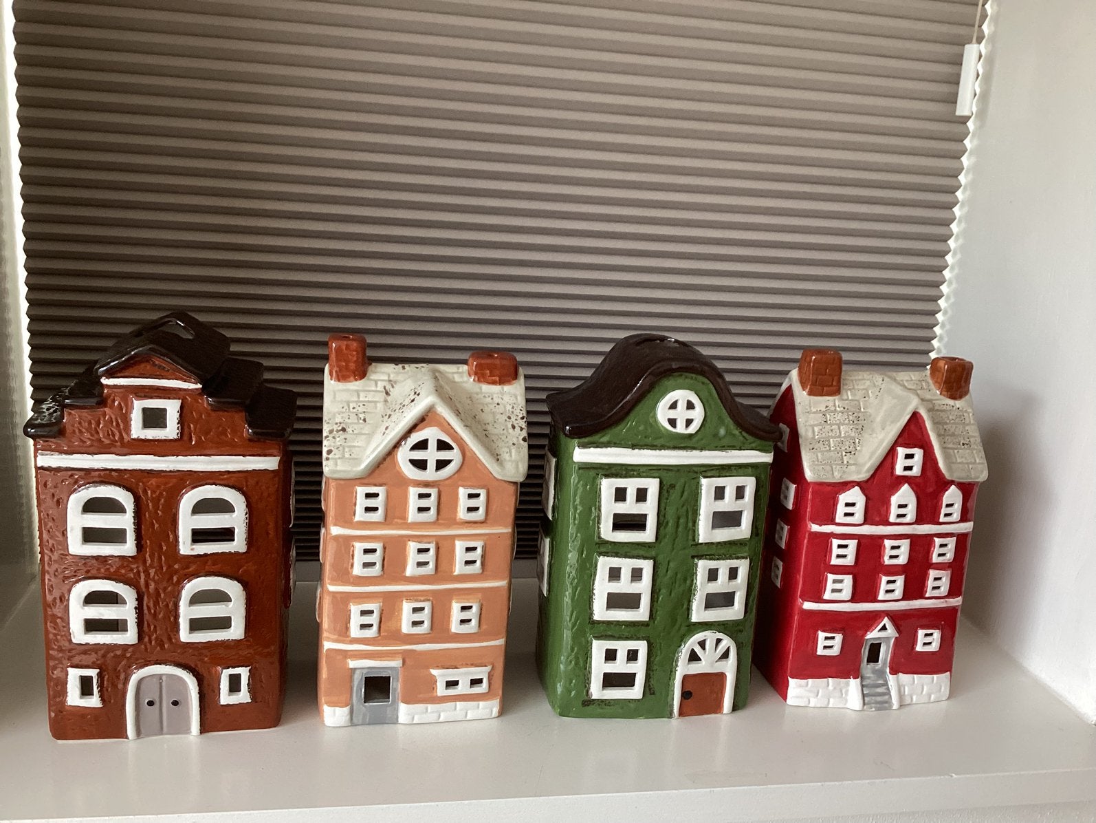 4 grote huisjes voor waxinelichtjes 22 bij12 bij 9 cm., Diversen, Ophalen, Zo goed als nieuw