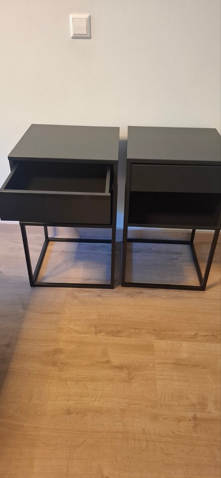 Ikea Vikhammer nachtkastjes 2 stuks, Huis en Inrichting, Slaapkamer | Nachtkastjes, Ophalen, Zo goed als nieuw, Minder dan 45 cm