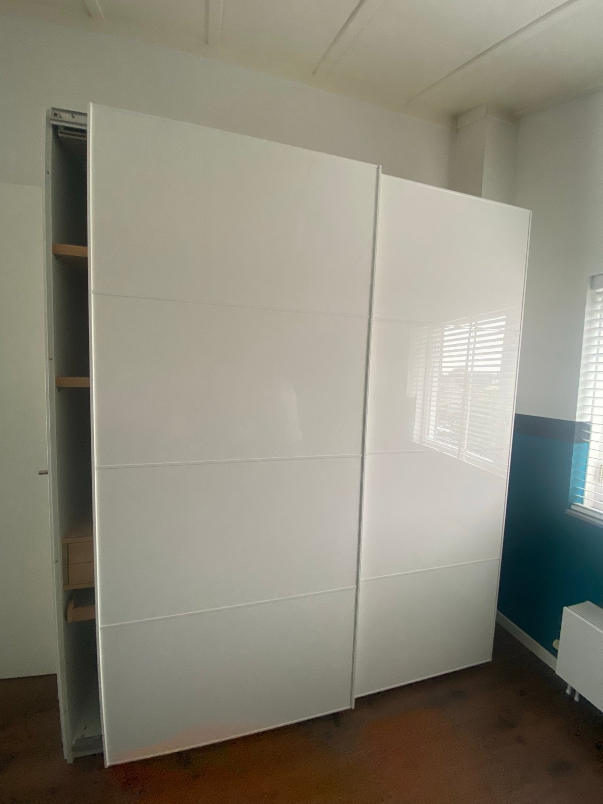 Witte ikea kledingkast met schuifdeuren en veel opbergruimte, 200 cm of meer, 150 tot 200 cm, Ophalen of Verzenden, Zo goed als nieuw
