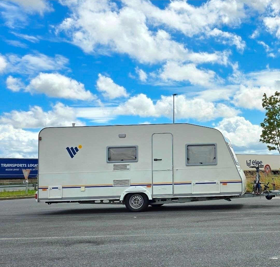 Knaus Vimara 500 Caravan met airco stapelbed en Frans Bed, Rondzit, Particulier, Fietsenrek, Knaus