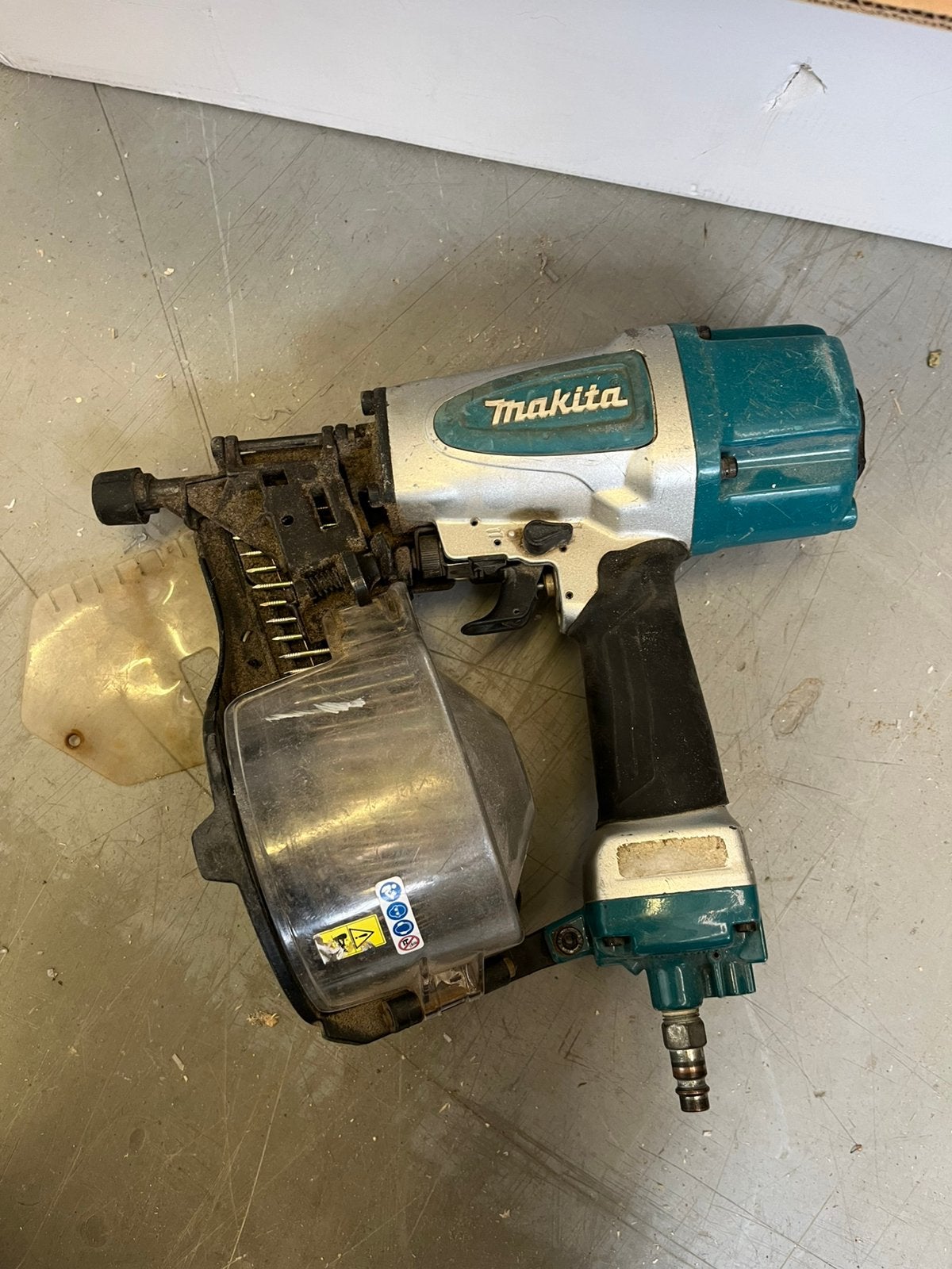 Makita AN613 8 bar constructie tacker 38-65 mm, Gebruikt, ., Makita, Ophalen of Verzenden