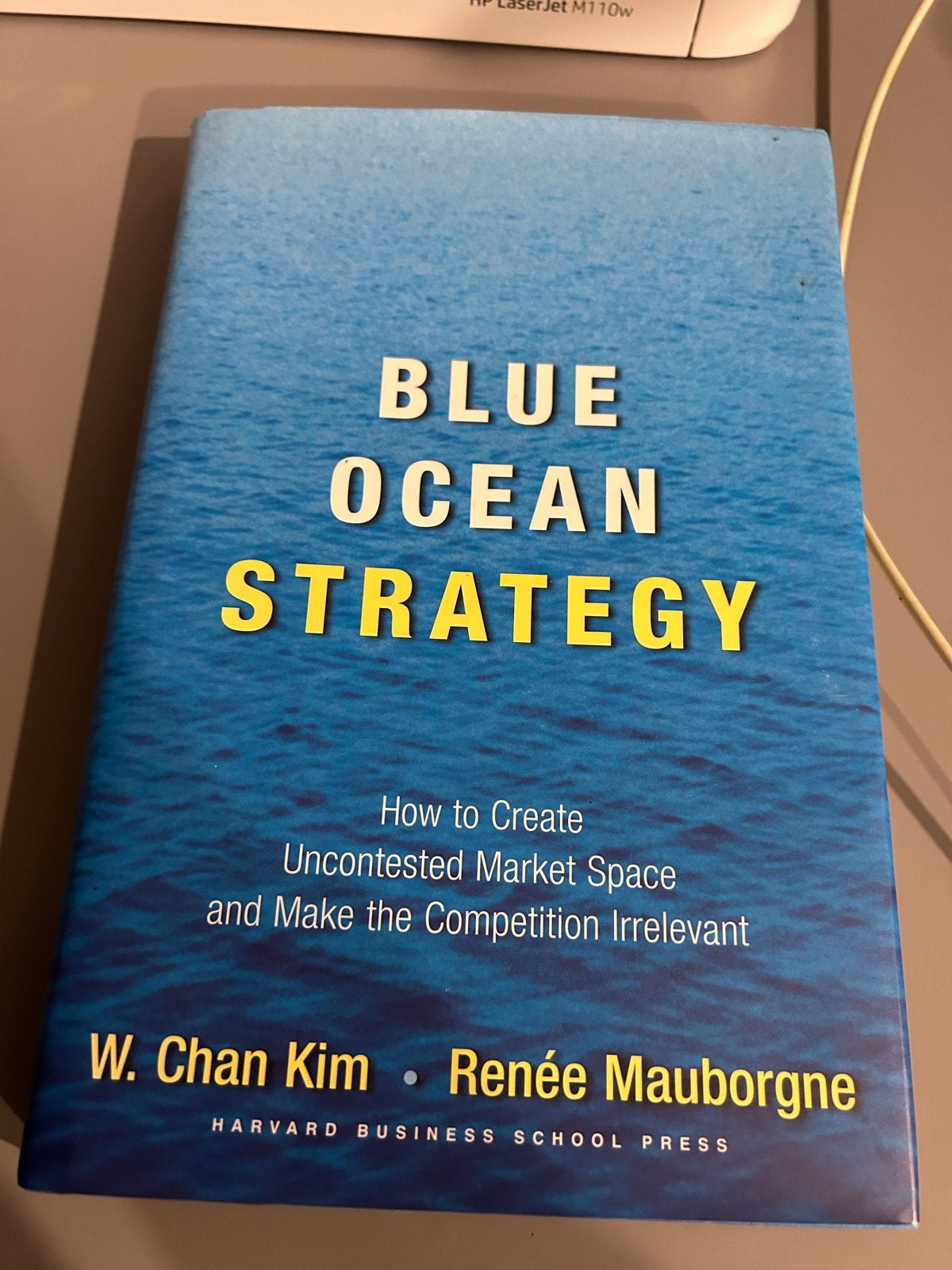 Blue Ocean Strategy - W. Chan Kim & Renée Mauborgne, Boeken, Ophalen of Verzenden, Gelezen, Economie en Marketing