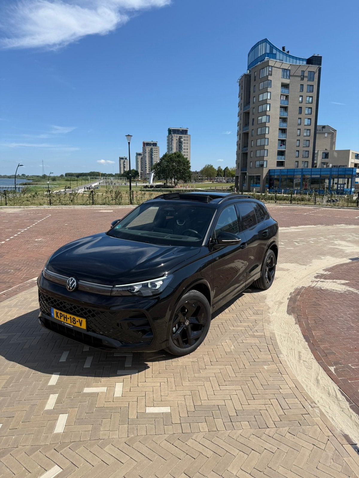 Volkswagen Tiguan 1.5 eHybrid R-Line Black 272 PK, Auto's, Zwart, 272 pk, SUV of Terreinwagen, Tiguan