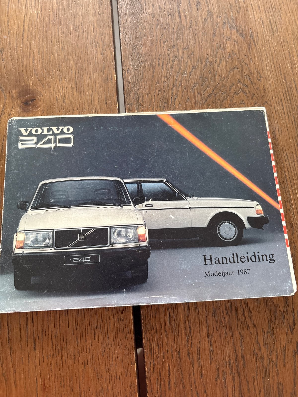 Volvo 240 Handleiding Modeljaar 1987, Auto diversen, Handleidingen en Instructieboekjes, Ophalen of Verzenden