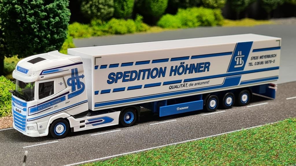 013 Herpa Höner Daf XG+ kastenoplegger., Ophalen of Verzenden, Nieuw, Bus of Vrachtwagen, Herpa
